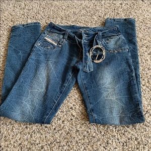 Butt lifting jeans with attached belt